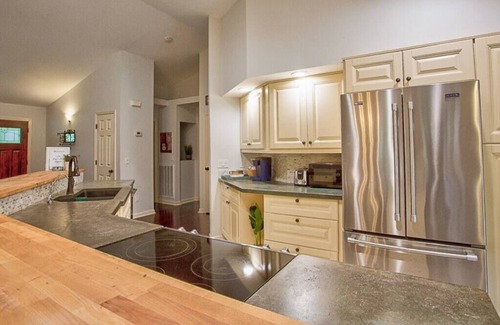 McDonald House | Dog-friendly Chattanooga Country Home + Pool + Firepit-relaxing