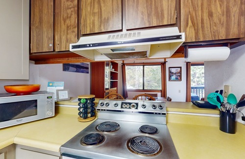 Shaver Lake Condo | Dog-Friendly Condo with WiFi, Wood-Burning Fireplace, Deck, Pool & Hot Tub