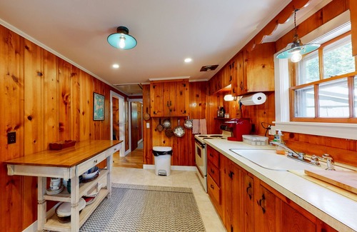Harwich Port House | Dog-friendly cottage with great yard & 3 bikes - 1/2 mile to Earle Road Beach
