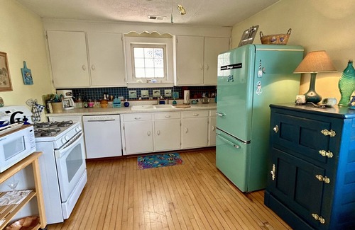 Isle of Palms Cottage | Dog-friendly Cottage! 3/30 night stays year-round! 7 Night/Monthly Discounts!