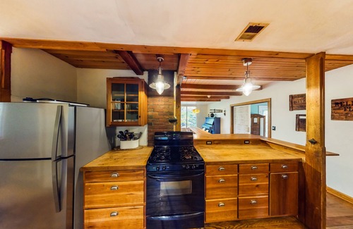 Warren Cottage | Dog-friendly cottage on acreage with nearby creek & wood stove