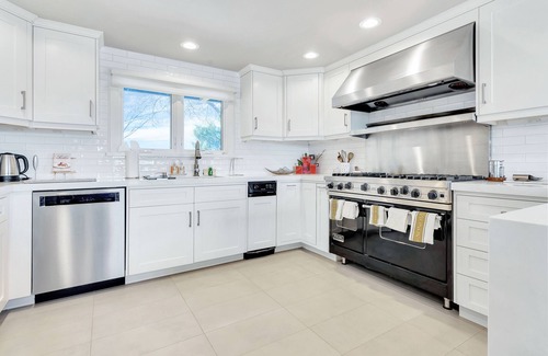 Paso Robles House | Dog-friendly Devi Vineyard home with pool, W/D & central AC