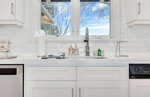 Paso Robles House | Dog-friendly Devi Vineyard home with pool, W/D & central AC
