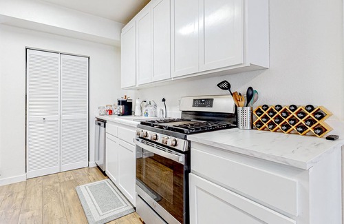 Union Hill-Novelty Hill House | Dog-friendly downstairs retreat with outdoor sauna, full kitchen, firepit, patio