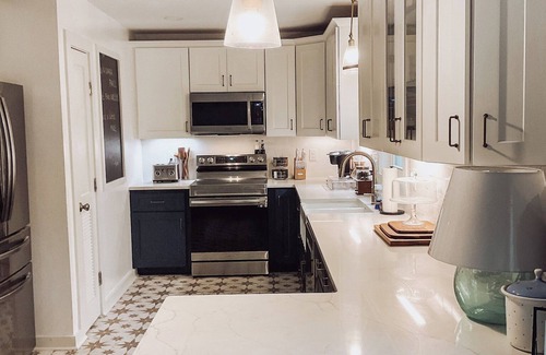 Morehead City Cottage | Dog Friendly Fenced Cottage Minutes from the Water!