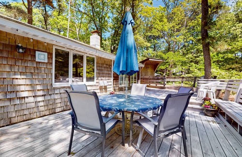 North Eastham House | Dog-friendly forest cottage with firepit & great deck, walk to bay beaches