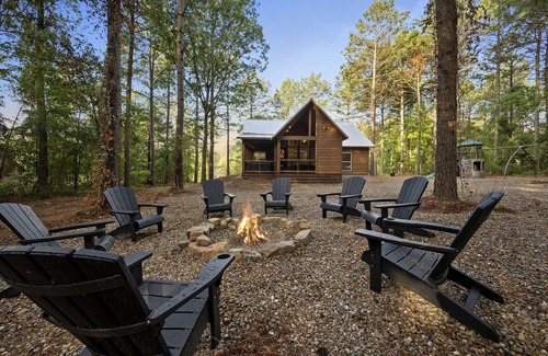 Broken Bow Cabin | Dog-Friendly Forest Cabin | Hot Tub Arcade Playset Fire Pit