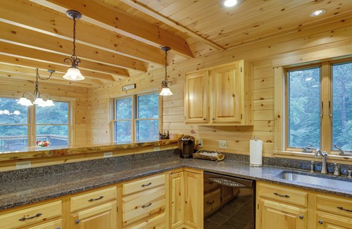 Greenwood Cabin | Dog-Friendly Greenwood Cabin < 1 Mi to Mt Abram!