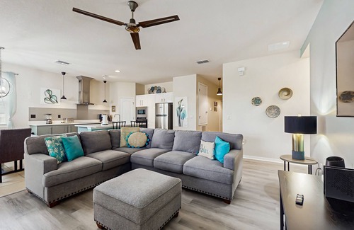 Bridgeford Crossings House | Dog-friendly ground-floor home in gated community w/lake views & enclosed patio
