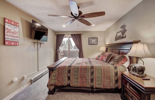 Copper Mountain Village Hotel | Dog Friendly Hotel Room With Perfect Location! Ski in/out. CM417H