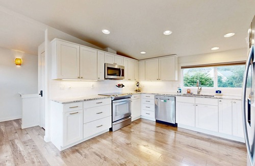 Rockaway Beach House | Dog-Friendly Home with Private Hot Tub, WiFi, Private Washer/Dryer, & Deck