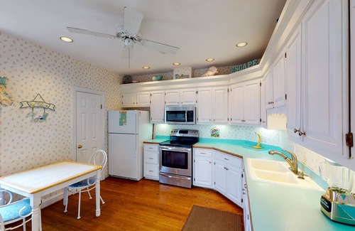 Sandbridge House | Dog-friendly home w/private pool, washer/dryer, central AC, patio, & deck