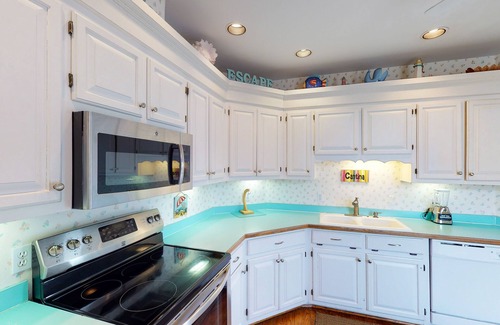 Sandbridge House | Dog-friendly home w/private pool, washer/dryer, central AC, patio, & deck