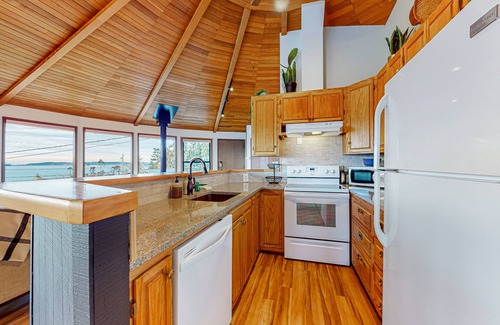 Coupeville House | Dog-friendly home & bunkhouse with private hot tub, amazing ocean view