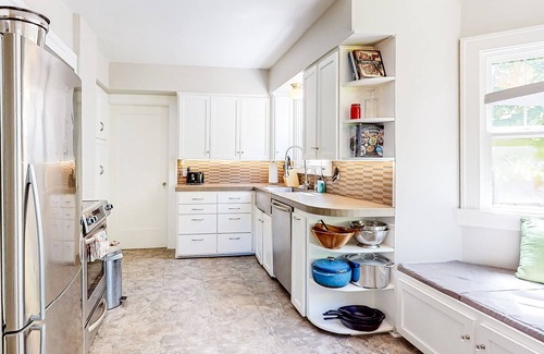 Hosford-Abernethy House | Dog-friendly home in prime SE Portland location - walk to Division/Hawthorne