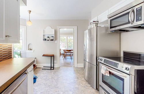 Hosford-Abernethy House | Dog-friendly home in prime SE Portland location - walk to Division/Hawthorne