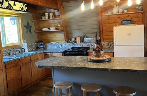 Island Park House | Dog friendly home minutes to Yellowstone