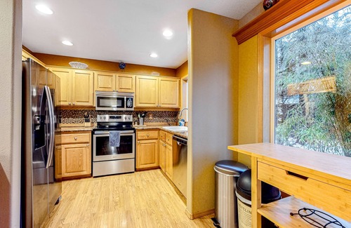 Mount Hood Village House | Dog-friendly home with hot tub, shared pool, firepit, fireplace, & river access