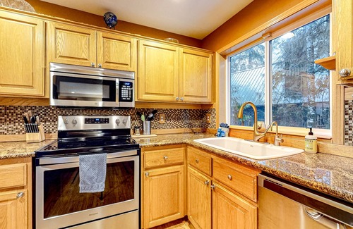 Mount Hood Village House | Dog-friendly home with hot tub, shared pool, firepit, fireplace, & river access