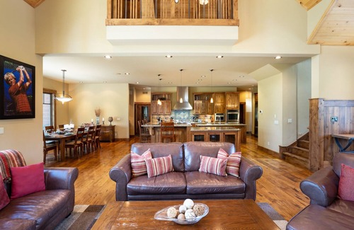 Truckee House | Dog-Friendly Home w/Pool Table Located On The Old Greenwood Golf Course