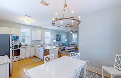 Port St. Joe Cottage | Dog-friendly home with hot tub - beach access one mile away