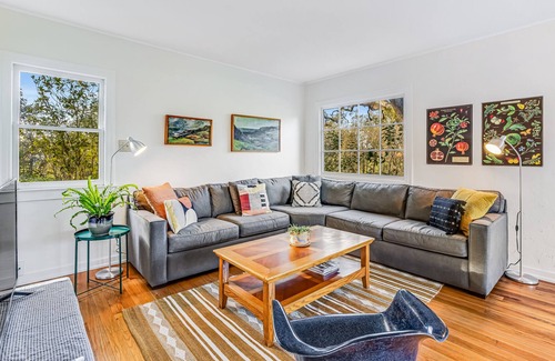 Santa Rosa House | Dog-friendly home with fast WiFi, firepit, patio
