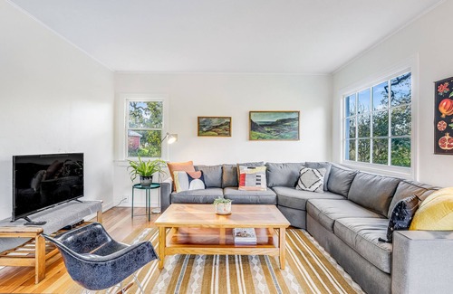 Santa Rosa House | Dog-friendly home with fast WiFi, firepit, patio