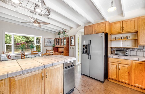 Inglenook Cabin | Dog-friendly home with deck & firepit - half a mile to beach