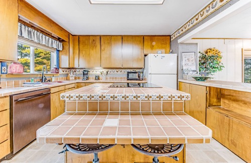 Barview House | Dog-Friendly Home with Wi-Fi, Peaceful Surroundings, Gorgeous Bay Views
