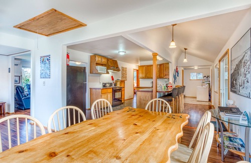 Coos Bay House | Dog-Friendly Home with Wood-Burning Fireplace and Ocean Views - Near the beach