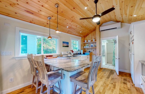 Ogunquit Cottage | Dog-friendly home with kitchenette - walk to the beach & dining