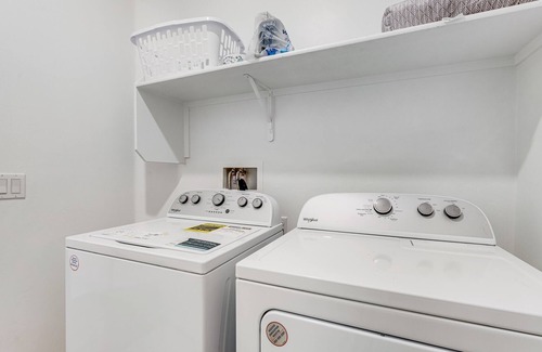 Tucson House | Dog-friendly home with washer/dryer & central AC - drive mins to parks, museums