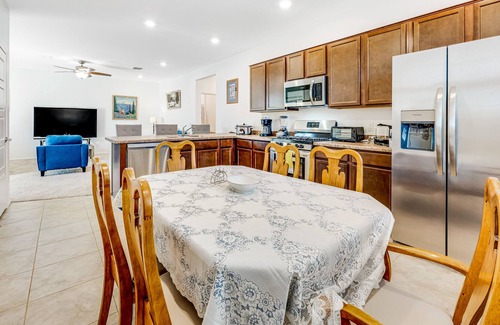 Tucson House | Dog-friendly home with washer/dryer & central AC - drive mins to parks, museums