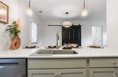 Whitemarsh Island House | Dog Friendly Island Retreat Close to City and Beach