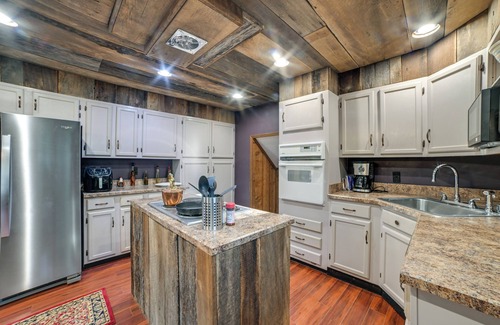 Gilbertsville House | Dog-Friendly Kentucky Lake Home w/Game Room!