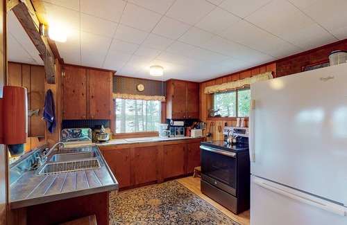 Northeast Somerset Cabin | Dog-Friendly Lakefront Cabin w/a Full Kitchen, Firepit, & Gas Grill