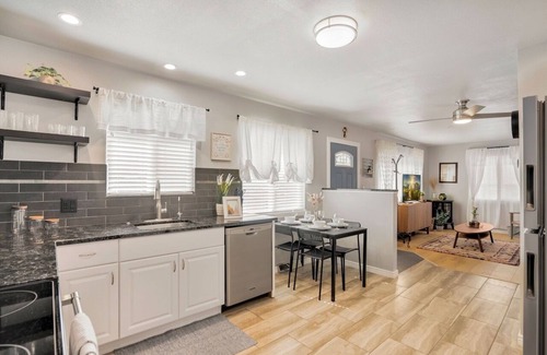 Loveland House | Dog Friendly ~ Lil' Love Shack ~ Private Yard