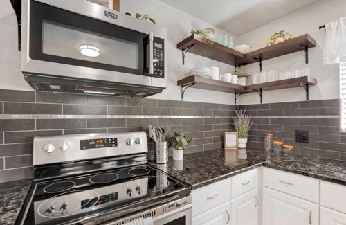 Loveland House | Dog Friendly ~ Lil' Love Shack ~ Private Yard