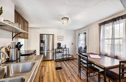 Sturgeon Bay Apartment | Dog-Friendly Loft w/Boat Parking, Private Deck & Walkable to Shops!