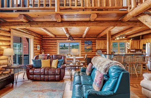 Pagosa Springs Cabin | Dog friendly log cabin with mountain views and hot tub