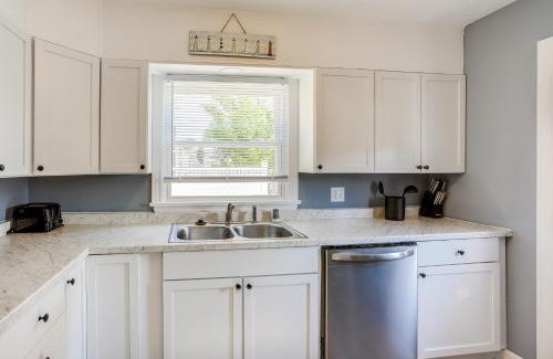 Port Clinton House | Dog-Friendly Port Clinton Home Walk to Lake Erie!