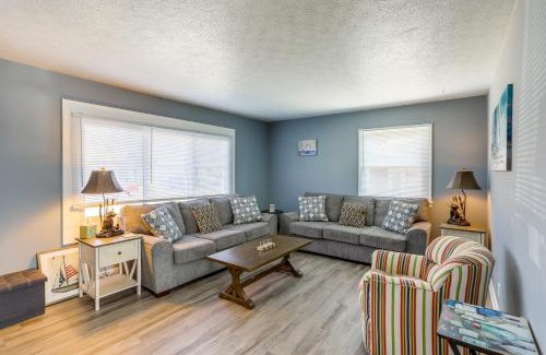 Port Clinton House | Dog-Friendly Port Clinton Home Walk to Lake Erie!