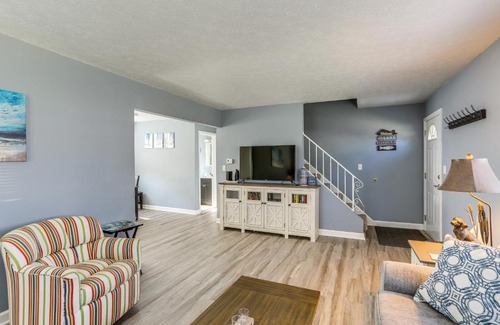Port Clinton House | Dog-Friendly Port Clinton Home Walk to Lake Erie!
