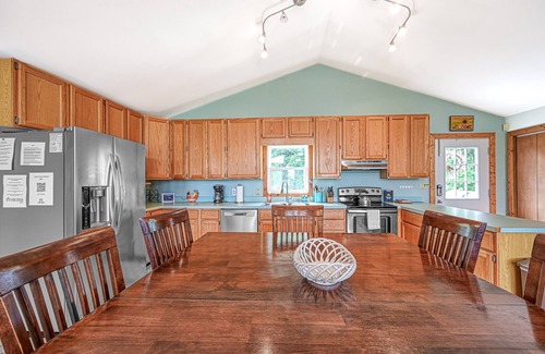Mineral House | Dog-Friendly Retreat W/Lake Views, Large Deck, Game Room, & High-Speed WiFi