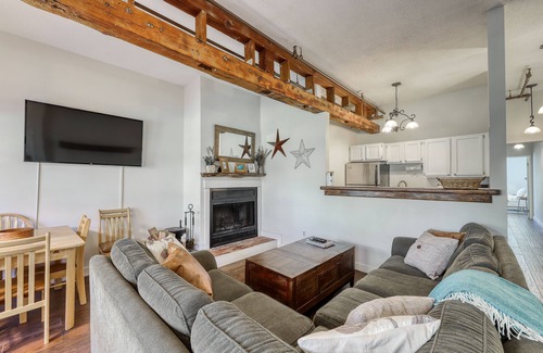 Ludlow Condo | Dog-friendly & riverfront condo one mile from Okemo with wood fireplace