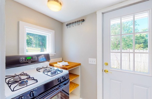 Sagamore Beach Cottage | Dog-friendly Sagamore Beach cottage with a full kitchen, yard, & gas grill