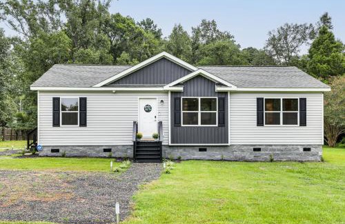Russellville House | Dog Friendly, Screened Porch St Stephen Retreat!