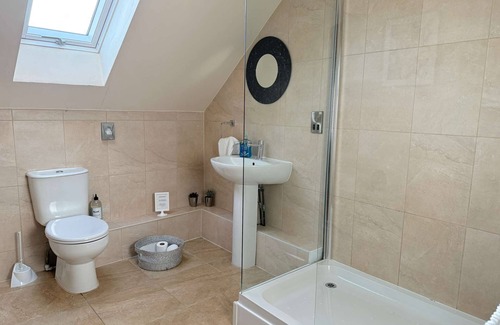 Newton Grange House | Dog-Friendly Stone Cottage with Hot Tub for Eight People