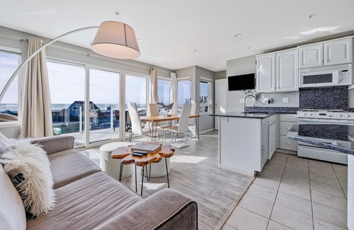 Cayucos House | Dog-friendly townhome with ocean/pier views & furnished deck - walk to beach