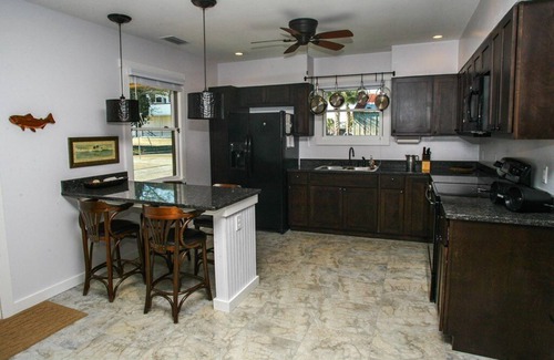 Historic Downtown Apalachicola Cottage | Dog friendly Vacation Rental Home Downtown Historic Apalachicola
